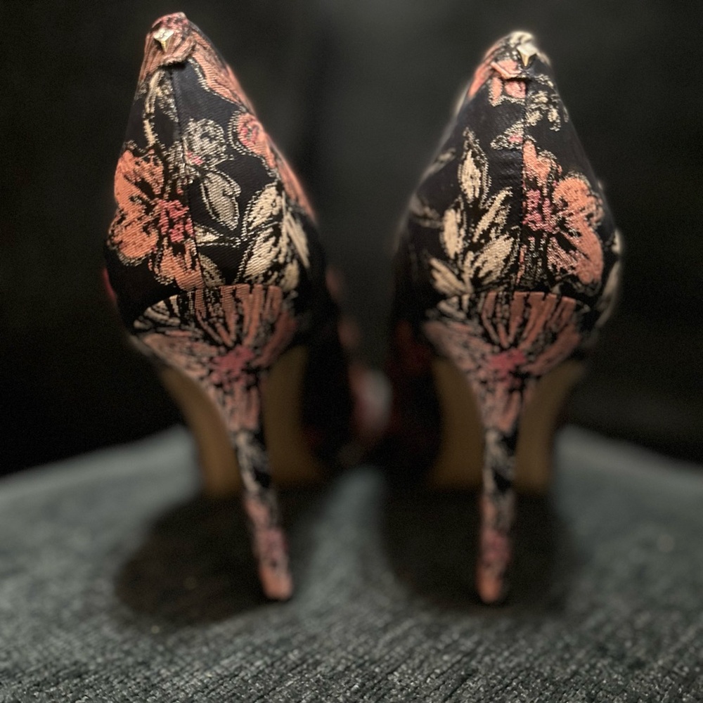 Sam Edelman Elegant Black and Pink Heels - Picture 3 of 7